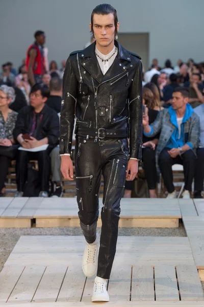 Look 7